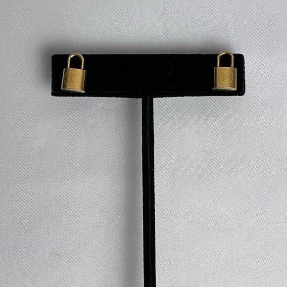 Louis Vuitton Small Lock Earrings Gold - Picture 5 of 7